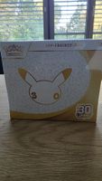 Pokémon Top-Trainer-Box (ETB) 30 Jahre – Deutsch – Neu & OVP