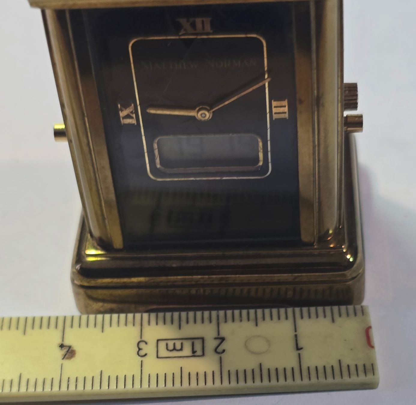 Orologi da terra & Orologi da parete: Matthew Norman  Mini Tischuhr – Difettoso da Ennetbürgen venduto da 50shafali53 6