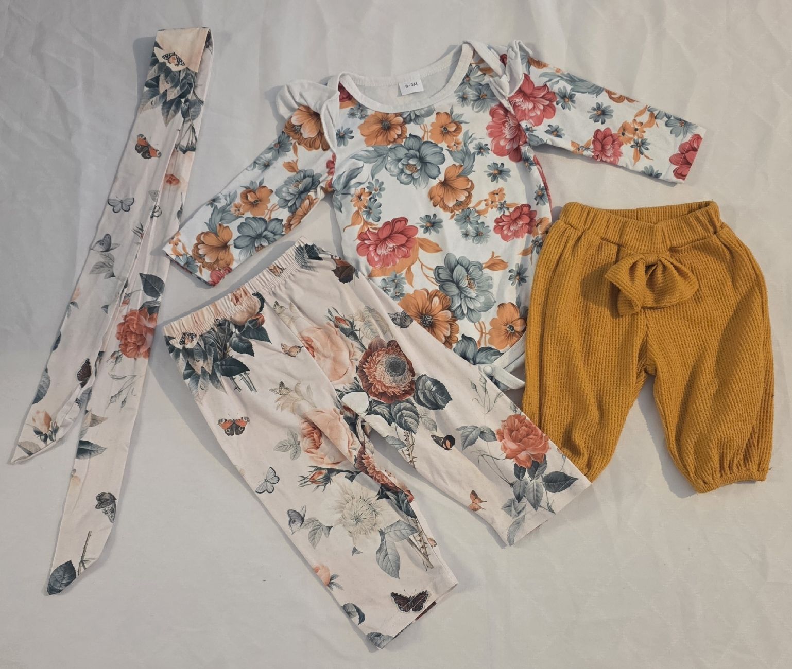 Lotti & Set di vestiti: Baby Kleider Set Grösse 50/56 – Usato da Hermrigen venduto da R20121989 1