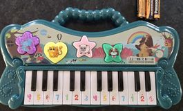 Kinderkeyboard mit Lichteffekten inkl. Batterien – neuwertig