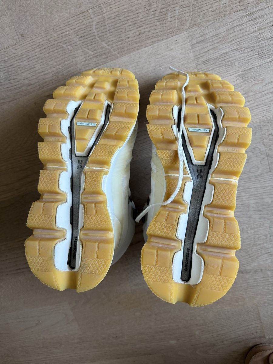 On Chaussures femmes: ON Shoe Cloudrock waterproof 39 – D'occasion à Liebefeld par Lalyle 4