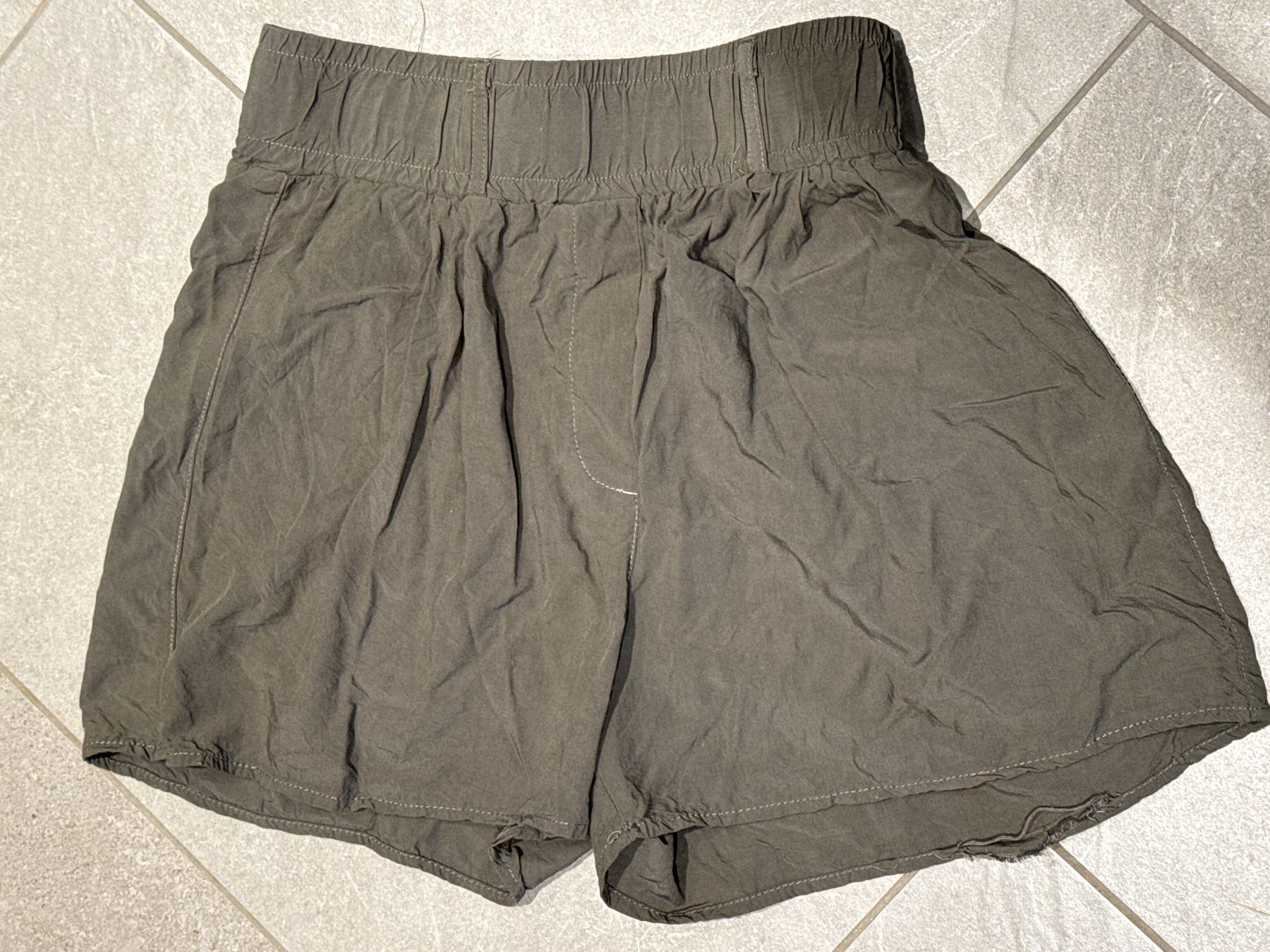 Pantaloni: leichte kuftige Damen Shorts 38 – Usato da Amriswil venduto da used2use