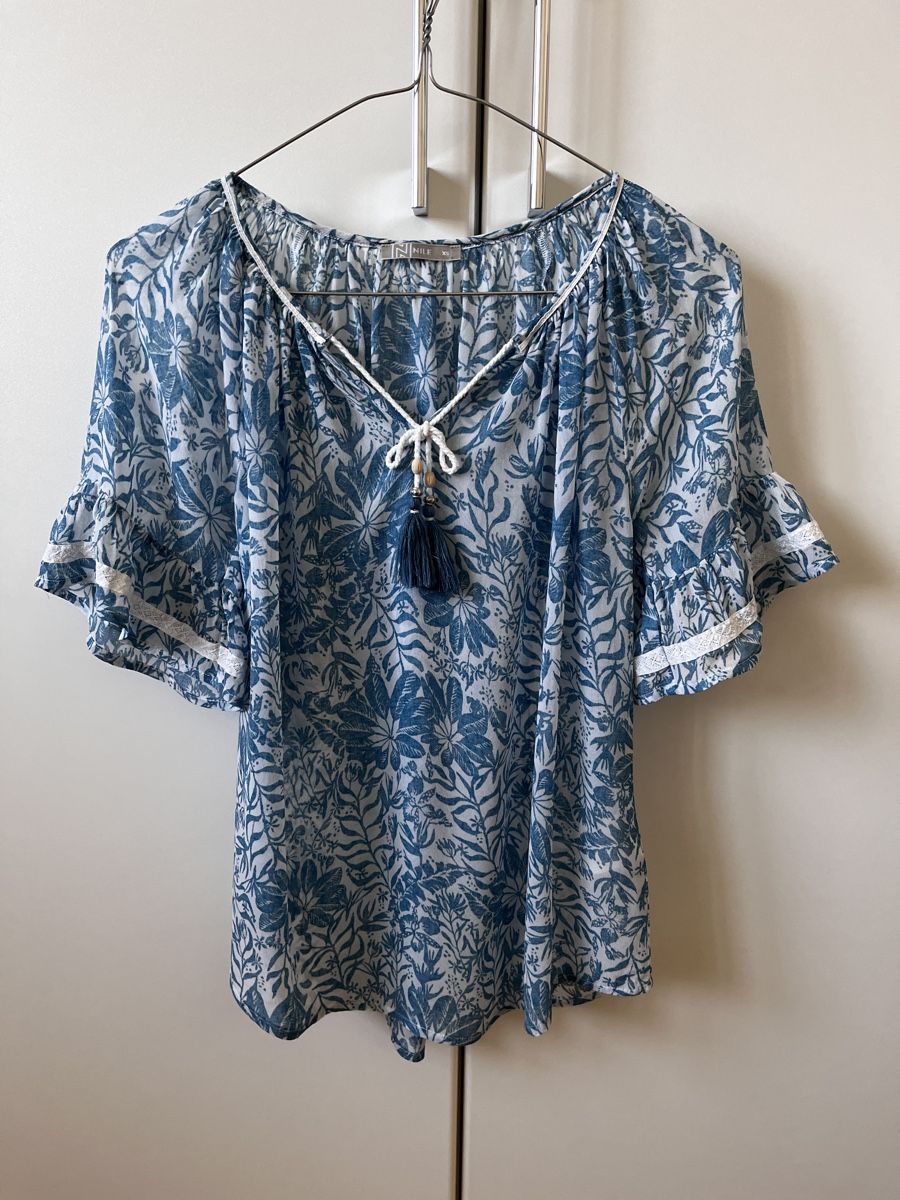 Nile Camicette: Bluse NILE Blumenmuster blau-weiss Gr. XS – Usato da Zürich venduto da Kleanthy