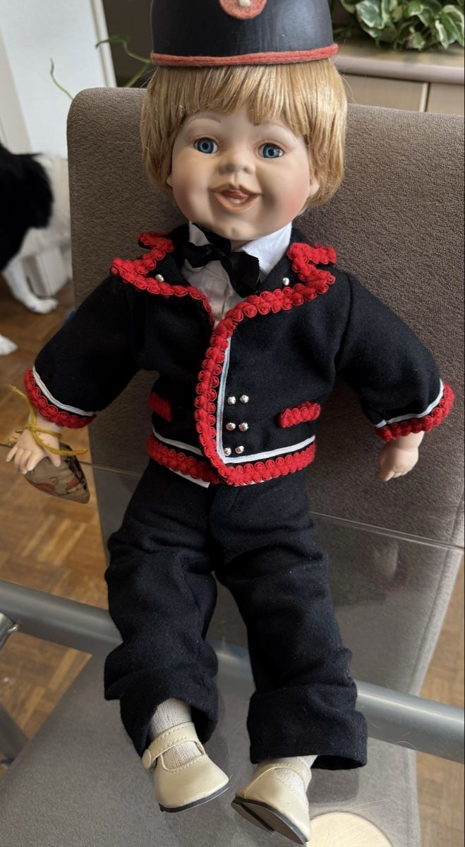 Glorex Bambole: traditionelle Appenzeller Puppe – Usato da Wattwil venduto da amm_rw6l 3