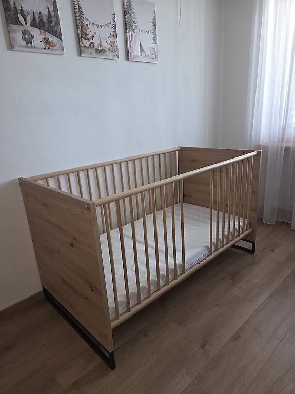Lits: Babybett mit Wickeltisch/Kommode – D'occasion à Triesenberg par wild-hog 4