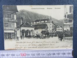 BRUNNEN SZ AK DORFPLATZ 1909 POSTKUTSCHE FALTZ