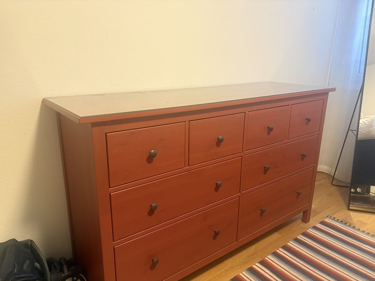 Truhen: Große Holzkommode mit Glasplatte – 150 cm – Gebraucht aus Winterthur von Juan_bcn85 1