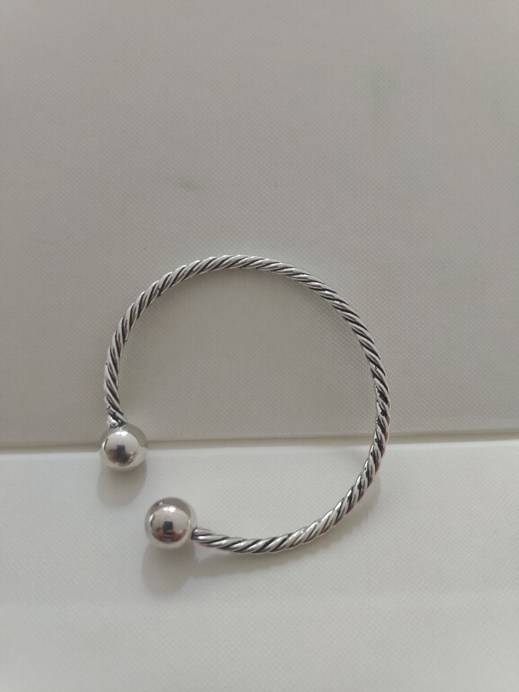 Bracciali & Braccialetti: bracelet with balls, twisted design – Nuovo (secondo la descrizione) da Genève venduto da nic_ss9x