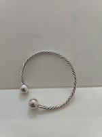 bracelet with balls, twisted design