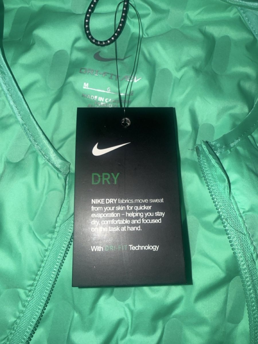 Nike Gilets & Westen: Nike Weste – Neu und originalverpackt aus Gossau SG von David_Hocquet 3