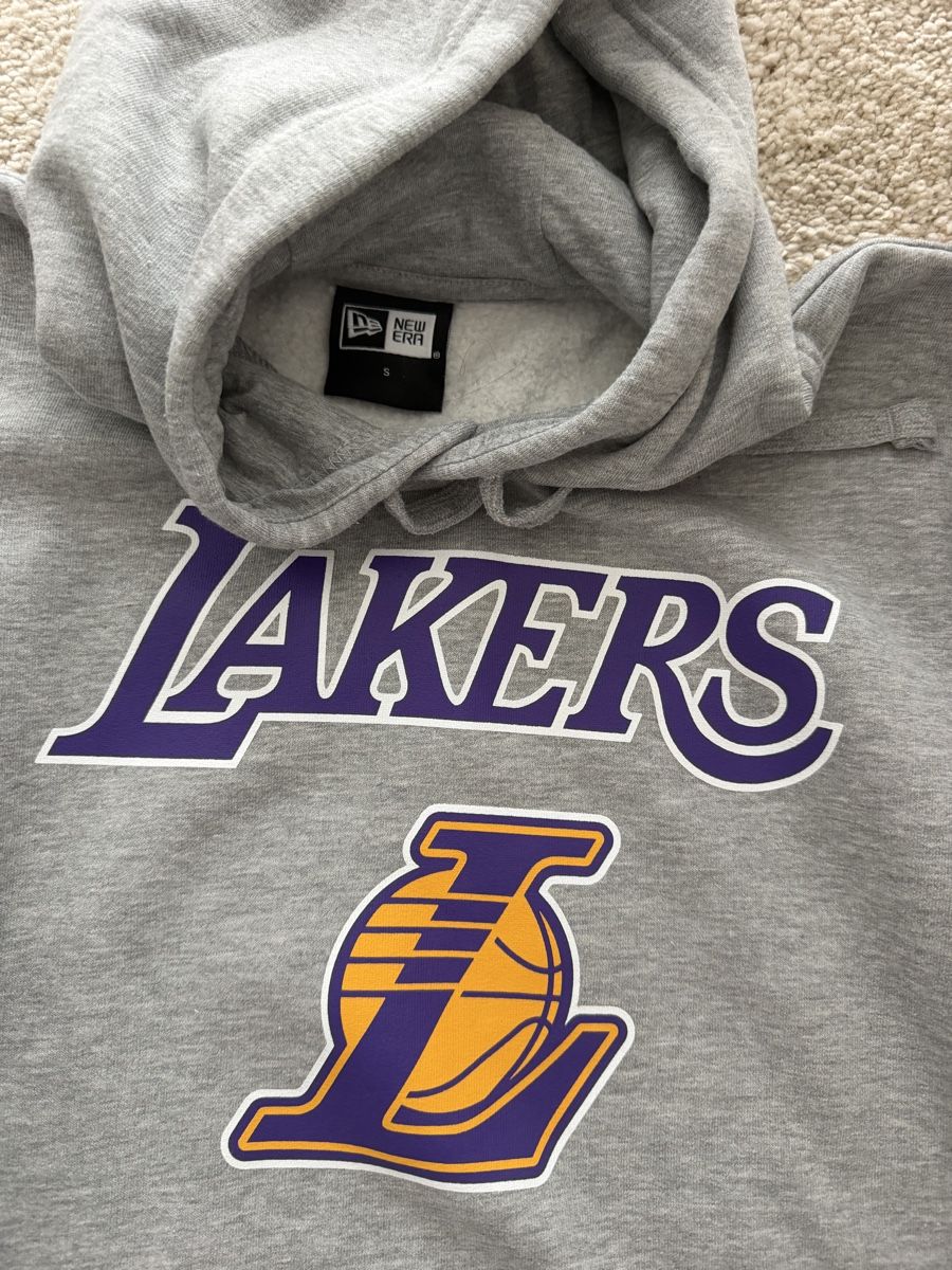 New Era Maglioni & Felpe: Kapuzenpullover von ERA LAKERS - Grösse S – Nuovo (secondo la descrizione) da Bern venduto da bibibouchette 1