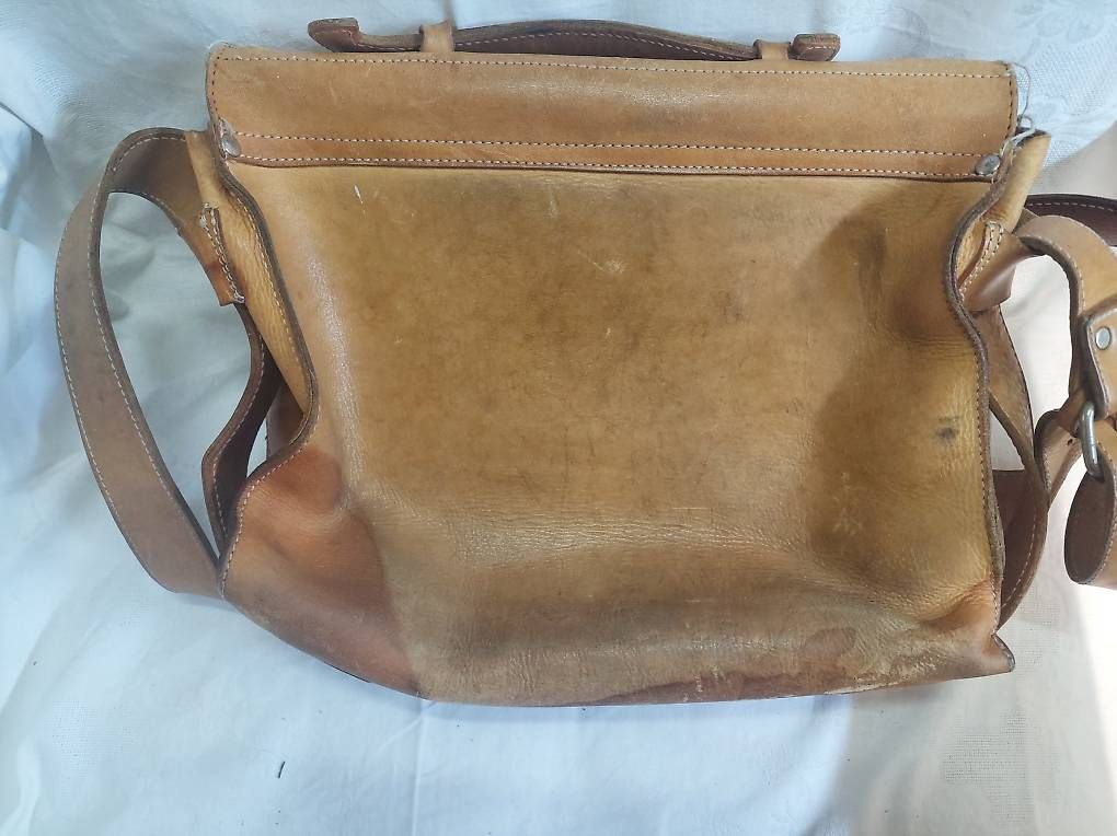 Borse: Leder Umhängetasche gebraucht und mit Charme – Usato da Cavigliano venduto da myoutdoor24 1