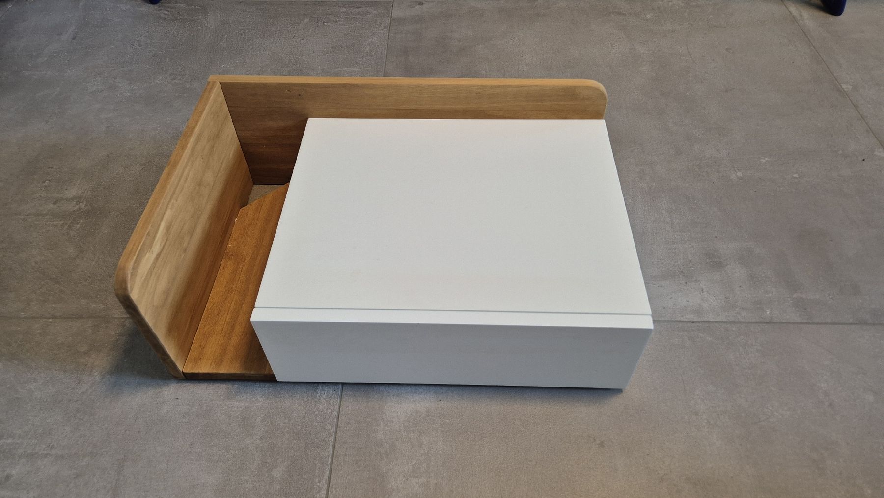Tables de nuit: Table de nuit mural bois et blanc avec tiroir – D'occasion à Vérossaz par meg_8tjs