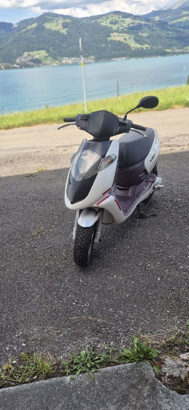 Aprilia Scooter: Roller Aprilia Sonic 50 – Usato da Thun venduto da Vet.Lim