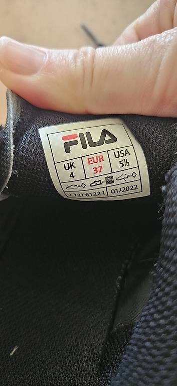 Scarpe da uomo: Chaussures de foot Fila et protège tibia – Usato da Daillens venduto da Virginie1306 1