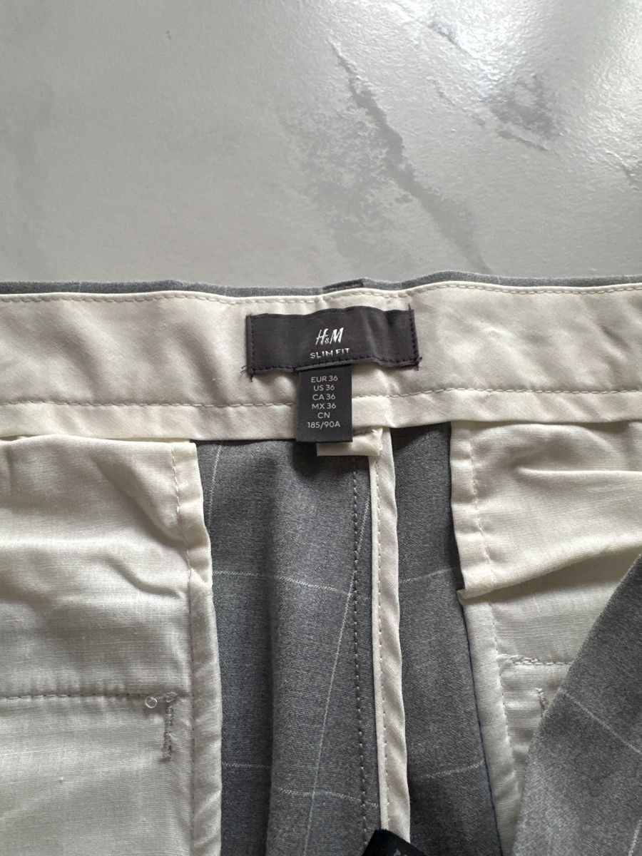 H&M Pantaloni: H&M Stoffhose grau weiss gestreift Gr. 36 – Usato da Wileroltigen venduto da torro11 1