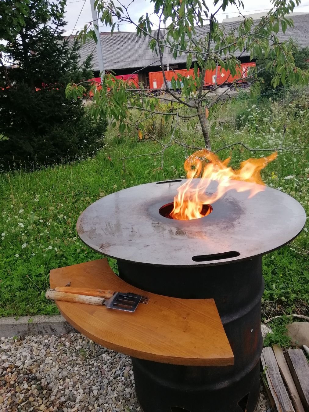 Cheminée d'extérieur: Grillplatte – D'occasion à Binningen par baselboy01