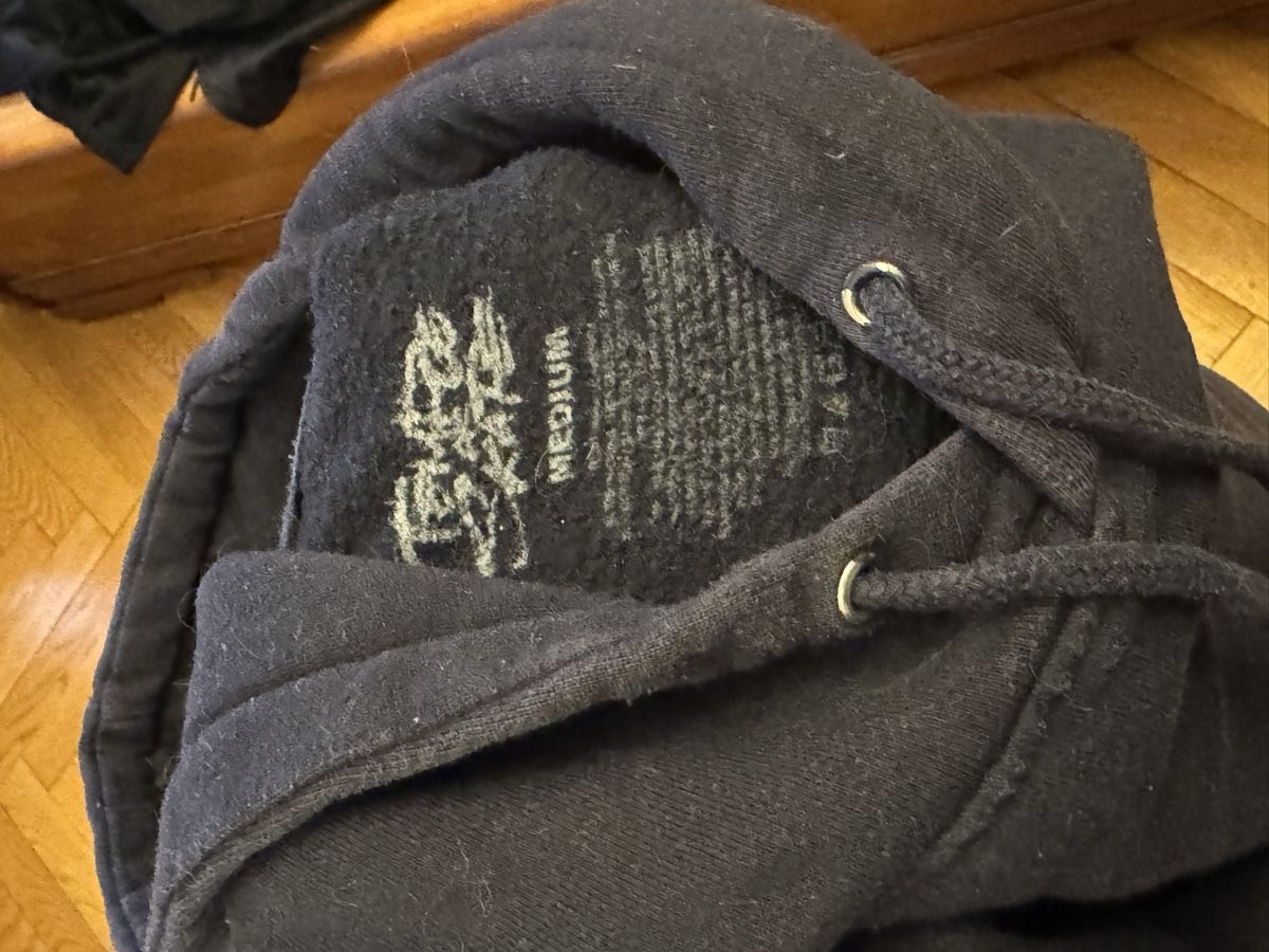 Pulls & Sweat-shirts: Sweat à capuche noir taille M – D'occasion à Genève par pau_nt5g 2
