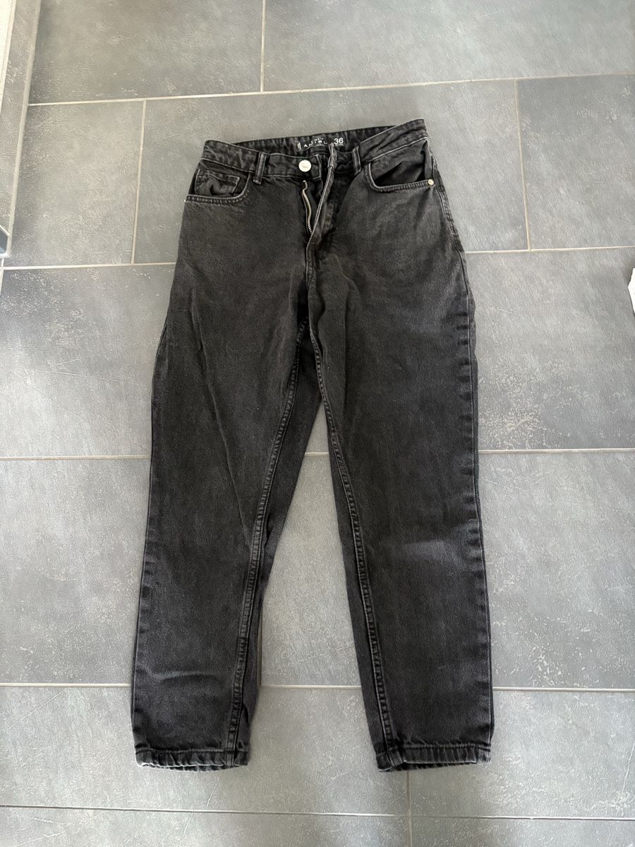 Jeans: Schwarze Jeans gr. 36 – Usato da Schwarzenbach SG venduto da Manmar