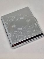 Elegantes Zigarettenetui aus silberfarbenem Metall, Vintage