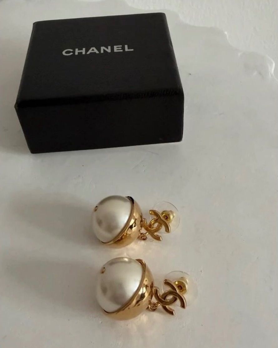 Chanel Orecchini pendenti & Orecchini a lobo: Chanel Ohrringe mit Perlen /  Neu, mit Box – Nuovo (secondo la descrizione) da Zürich venduto da ReStyle. 3