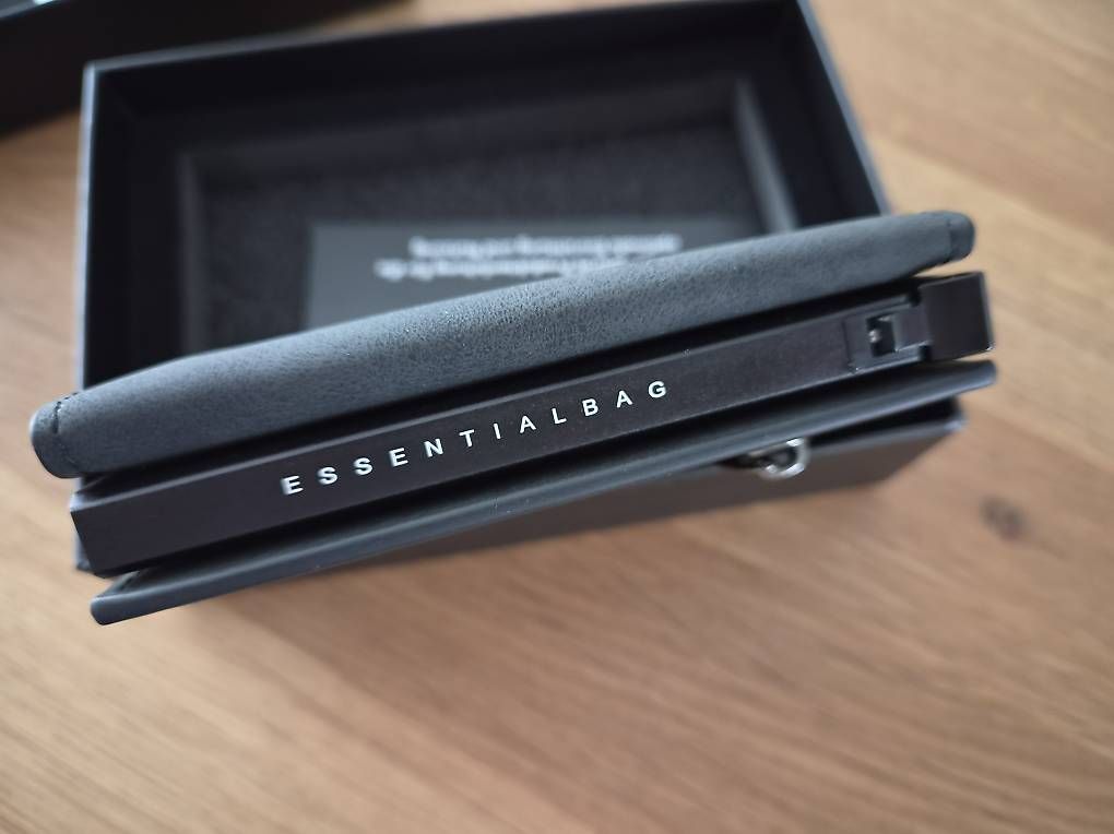 Brieftaschen: Essentialbag 3.0 Cardholder Brieftasche – Gebraucht aus Frauenfeld von EiLo 2
