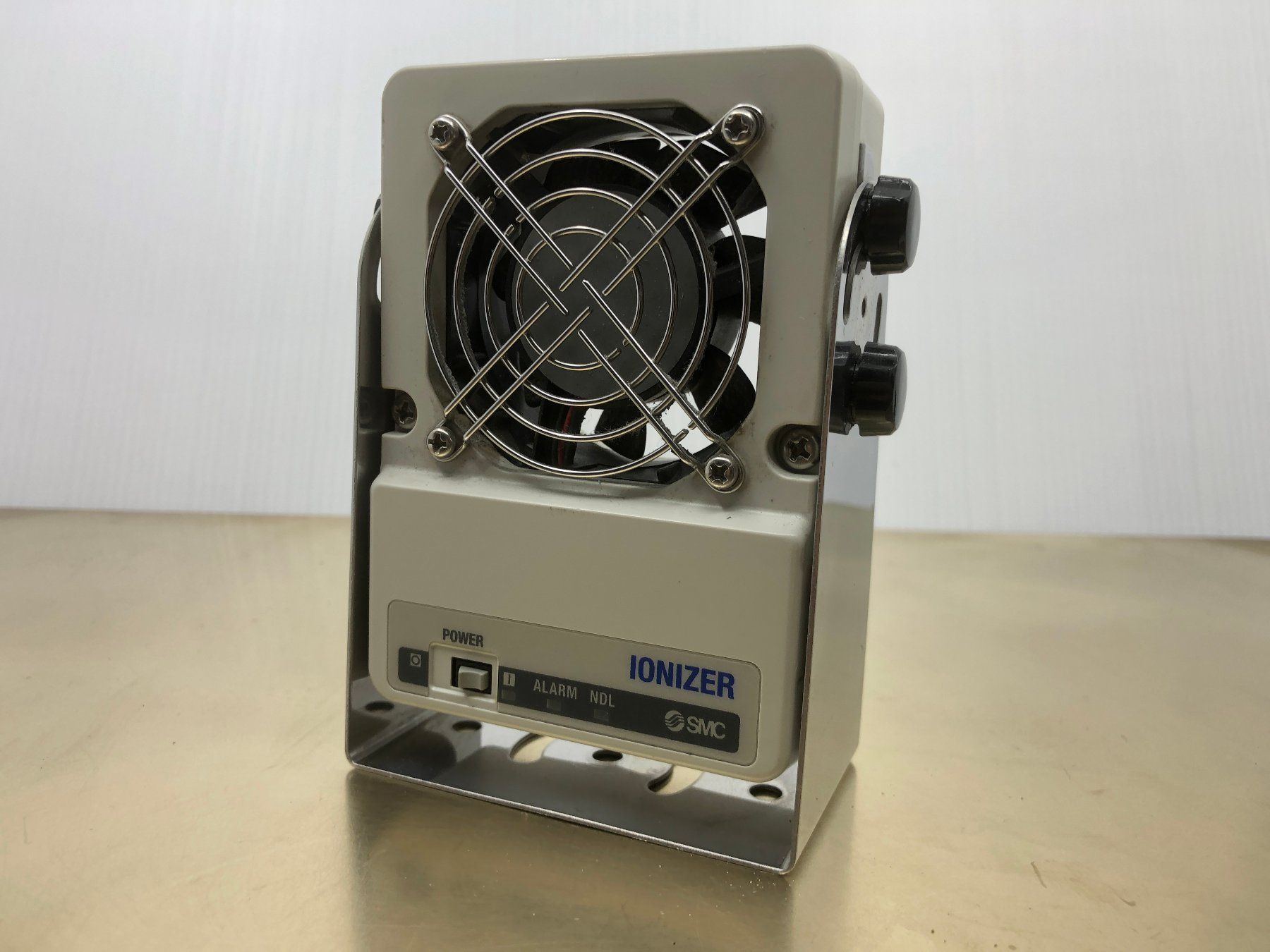 Componenti elettronici: SMC Ionizer IZF10-LP-B – Usato da Laufenburg venduto da Sirluger