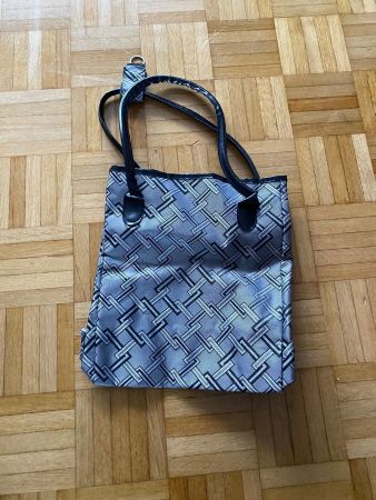 Schöne elegante Handtasche neu