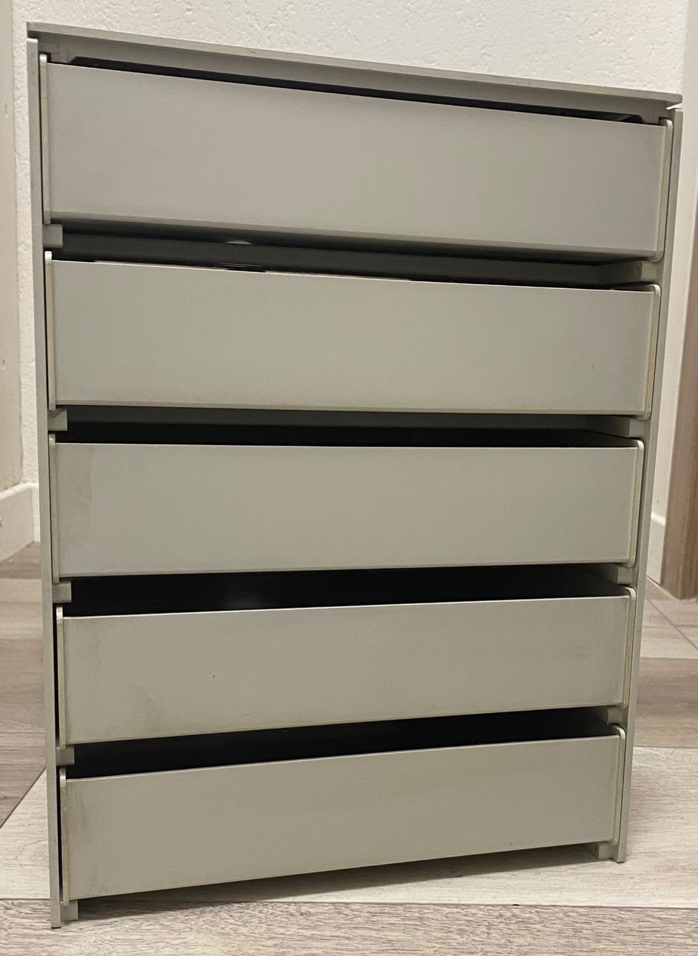 Sistemi di archiviazione: Schubladenbox 5 Fächer hellgrau A4 Ablagesystem Büroeinricht – Usato da Ennetmoos venduto da Tabakfrei 2
