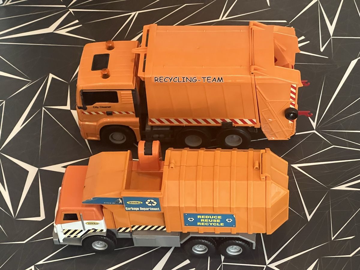 Giocattoli: 2 Müllwagen Spielzeug orange – Usato da Boningen venduto da LAZ 1