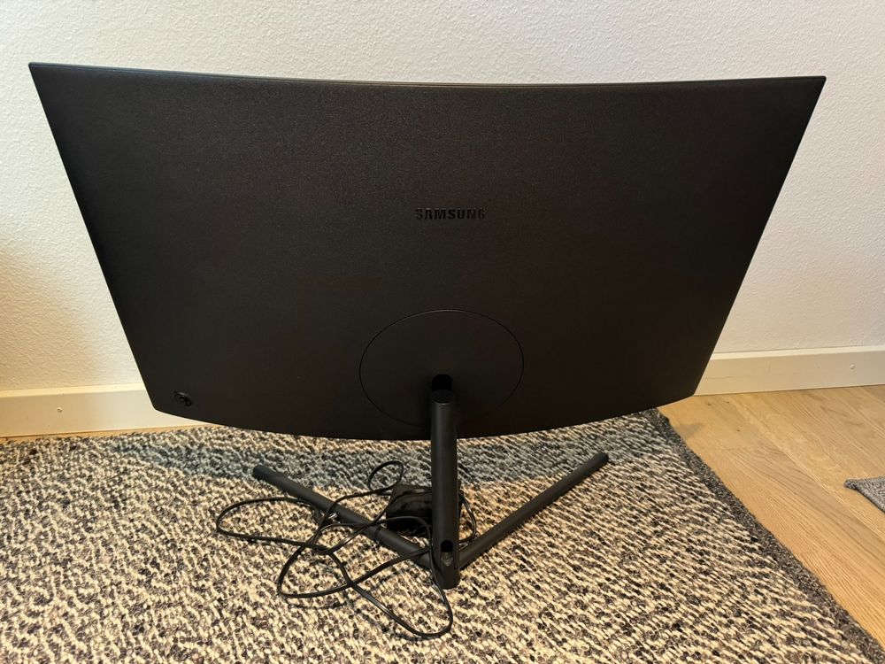Samsung 32” Curved Monitor 4K/UHD U32R590CWU Kaufen auf Ricardo