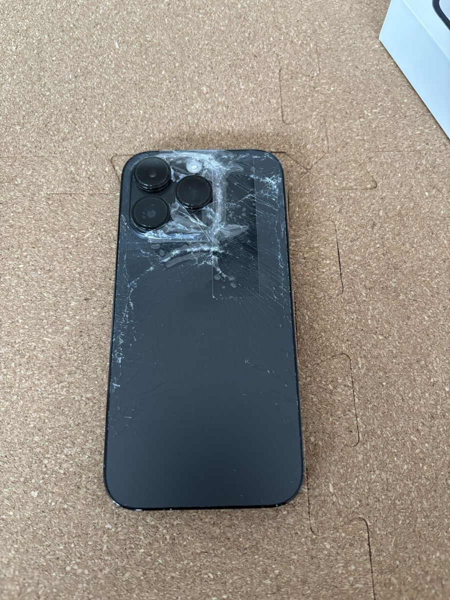Apple Telefoni cellulari / Smartphones: iPhone 14 Pro / 128Gb / Schwarz – Usato da Huttwil venduto da warpBOY 3