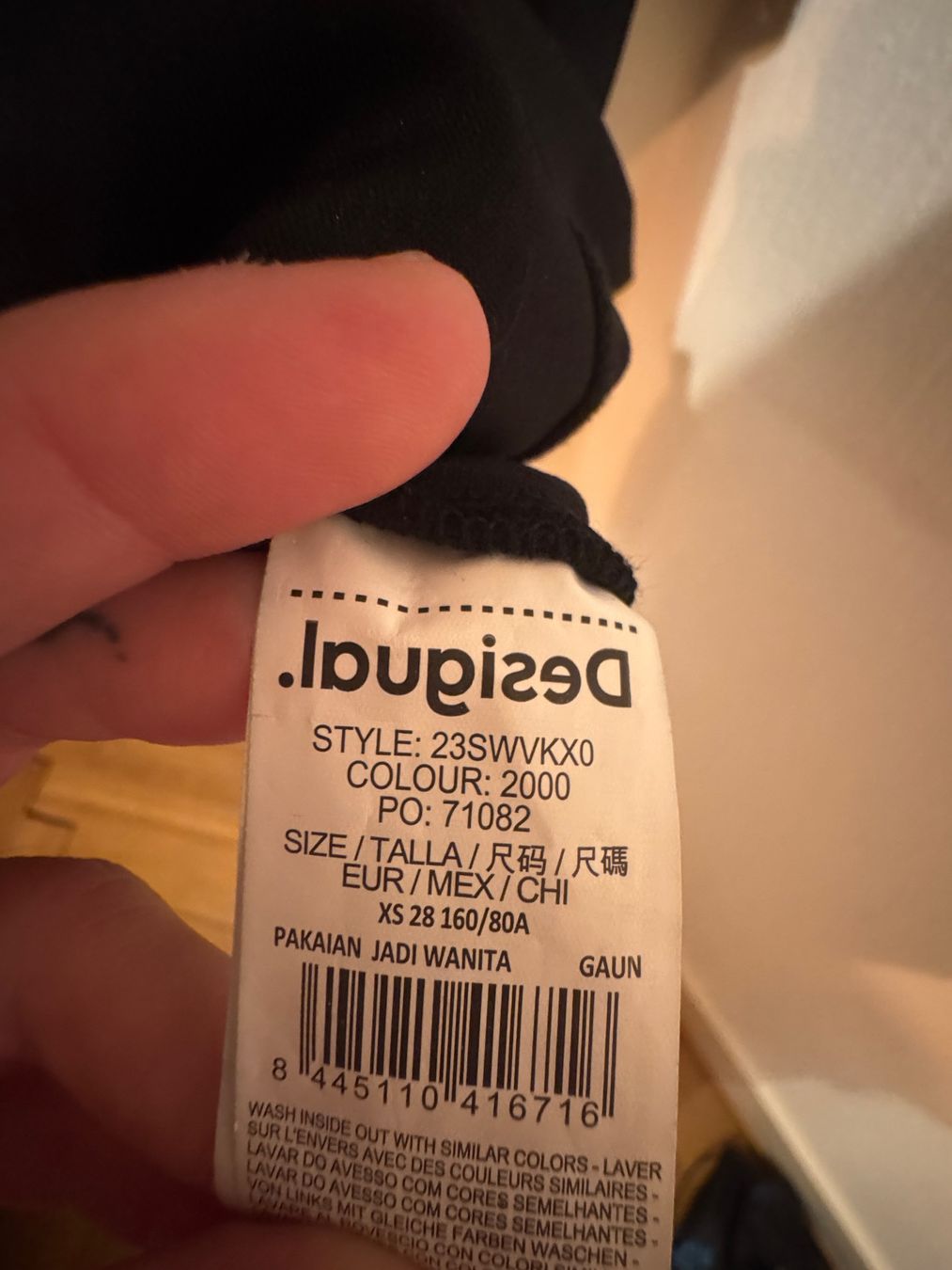 Desigual Kleider: Robe noire Desigual – Neu (gemäss Beschreibung) aus Lausanne von EloLausanne 4