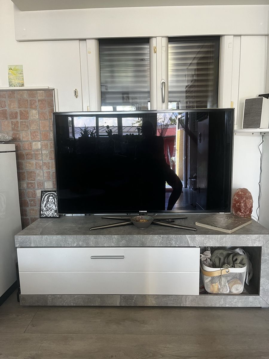 Mobili TV: TV-Lowboard weiss-grau – Usato da Aegerten venduto da Anan0