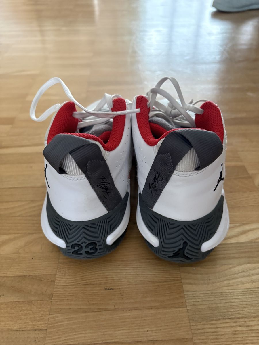 Jordan Scarpe per ragazzi: Jordans – Usato da Jona venduto da Glow24 1