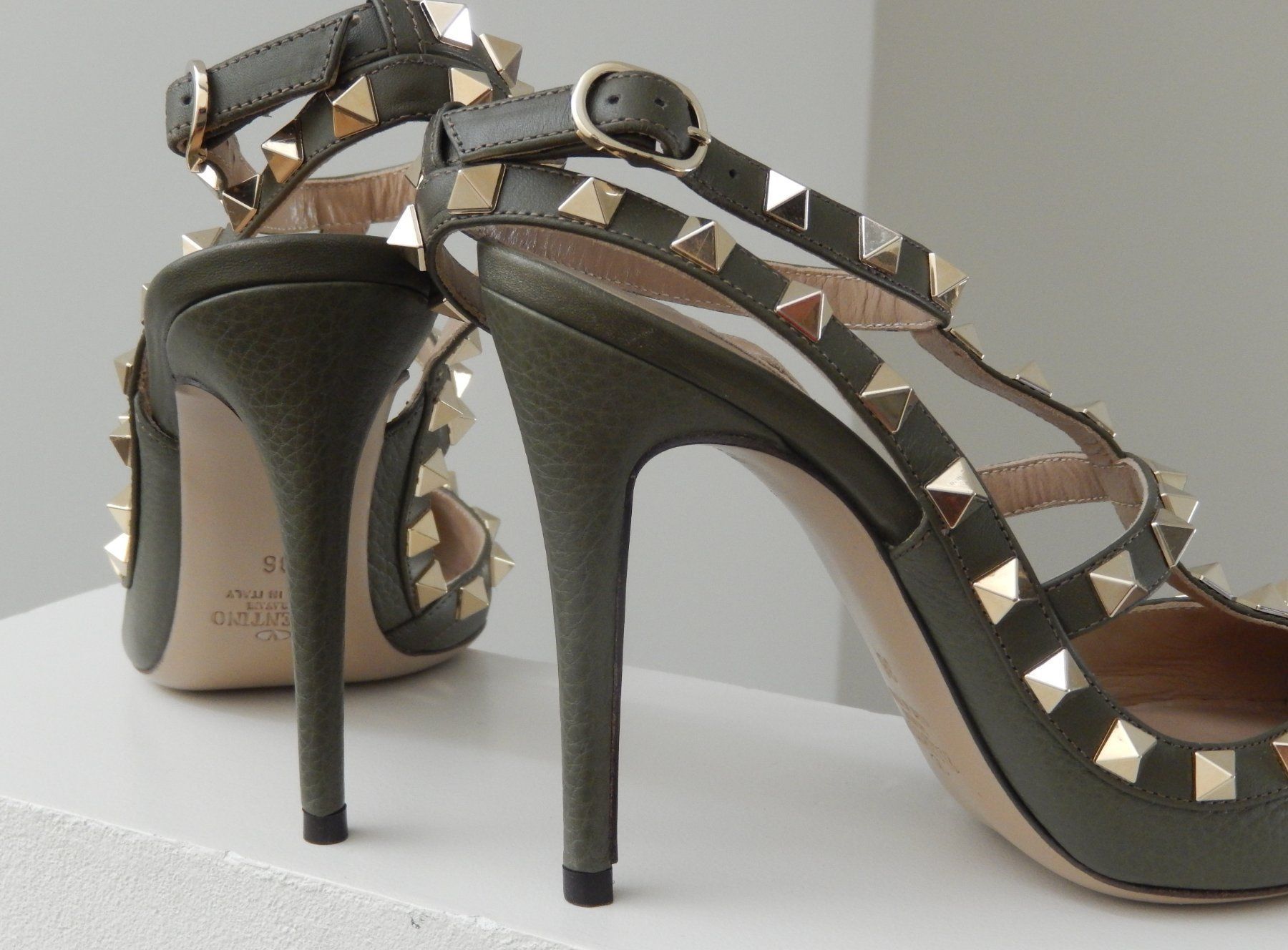 Valentino Scarpe da donna: Orig. VALENTINO Rockstud Pumps Gr. 36 kh – Usato da Tuggen venduto da vivira 4