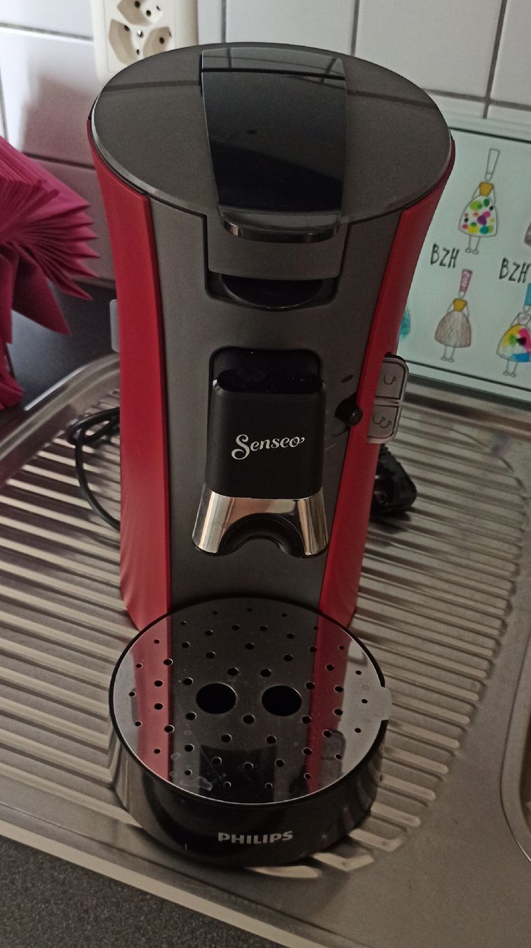 Philips Kaffeemaschinen & Espressomaschinen: Philips Senseo coffee machine red used 3 times – Gebraucht aus Zug von stb_s9r8