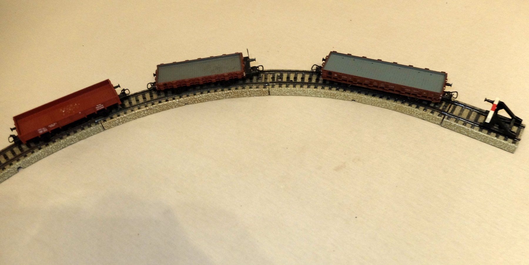 Märklin Modellini di ferrovie: 3 Niederflur Güterwagen HO – Usato da Wangs venduto da Rumauch