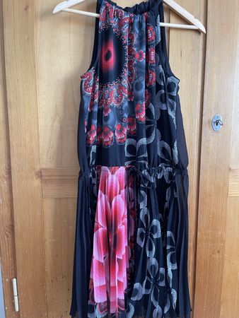 Kleid Desigual Grösse 40 geblümt gerafft Zustand gut