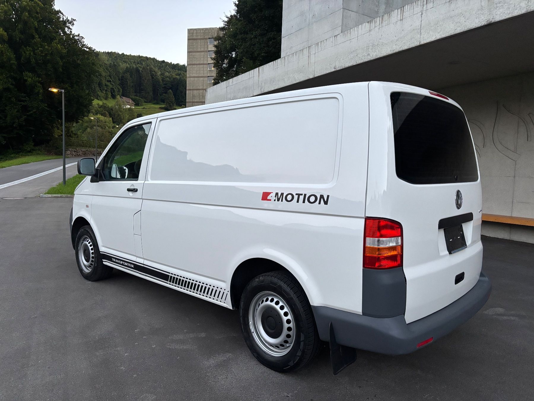 Véhicules utilitaires: VW T5 2.5 TDI 4x4 – D'occasion à Brunnen par Outdooro_Schweiz 2