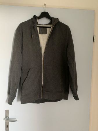  Kapuzenjacke grau Grösse L gebrauchter Zustand