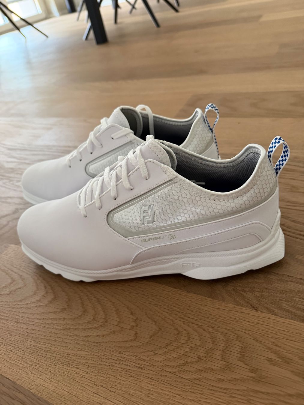 Scarpe da uomo: FJ Superlites Golfschuhe Weiss Gr.43 – Nuovo e nell'imballaggio originale da Kloten venduto da canela9