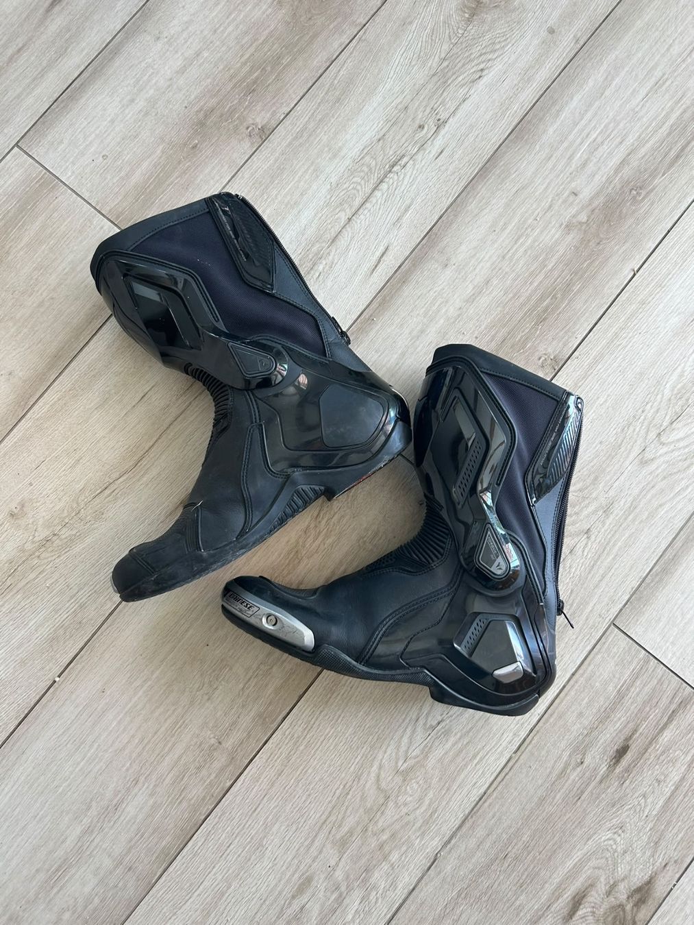 Dainese Herrenschuhe: Bottes moto – Gebraucht aus Moutier von Aiguille_du_temps