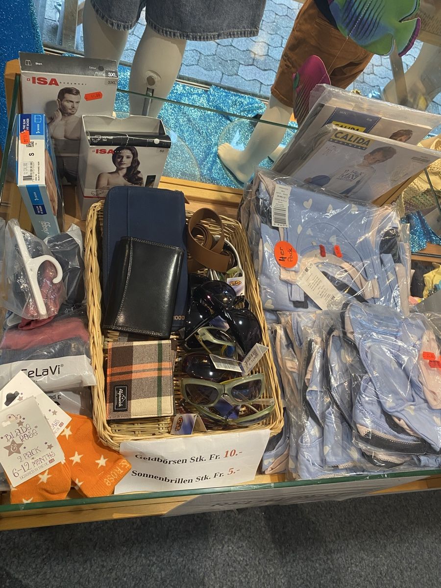 Kleiderpakete: Restposten Kinderbekleidung + Schuhe – Neu (gemäss Beschreibung) aus Engi von Kliberlis12 2