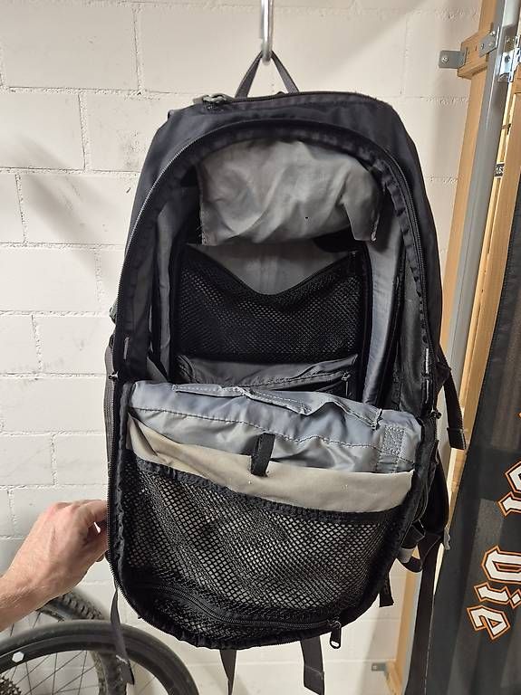 Zaini: Dakine mountaineering bag 40L – Usato da Zürich venduto da AeroPiero 1