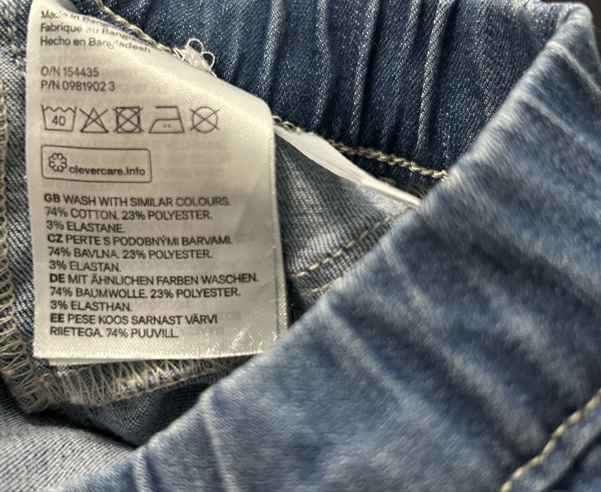 H&M Pantaloni: Jeansshorts Gr.122 – Usato da Ipsach venduto da Rena-b 3