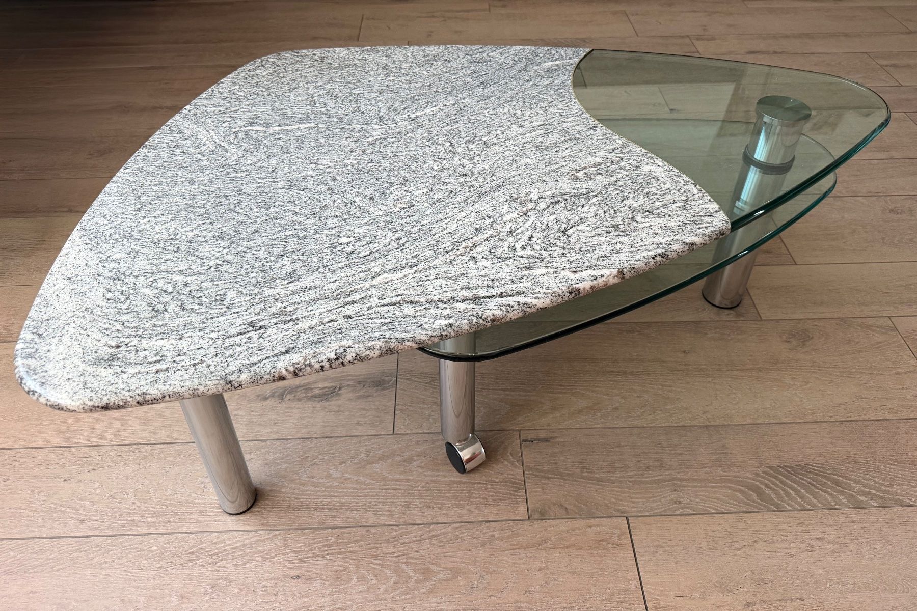 Tische: Table de salon en granit et verre – Gebraucht aus Riddes von andrebruchez