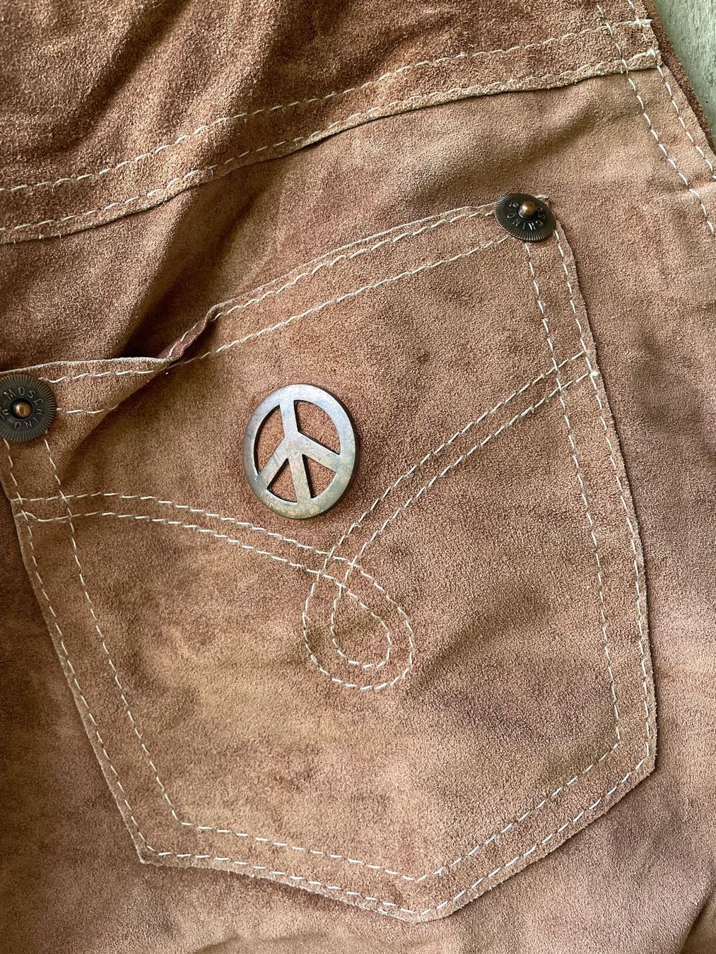 Moschino Hosen: Pantalon cour en cuir Moschino – Gebraucht aus Martigny von Lea_lucci 5