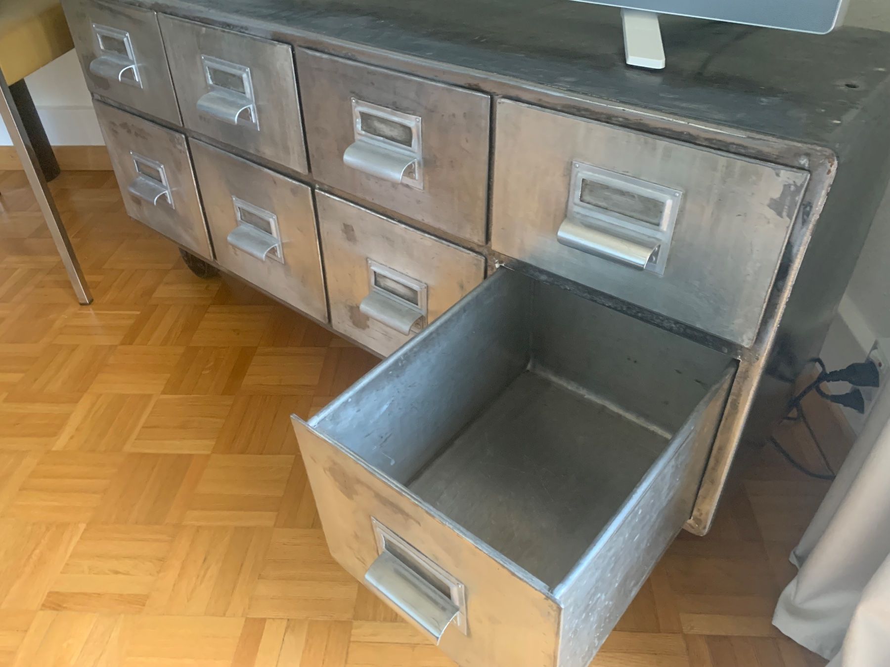 Banconi: Meuble métallique ancien – Usato da Neuchâtel venduto da Aquila99 2