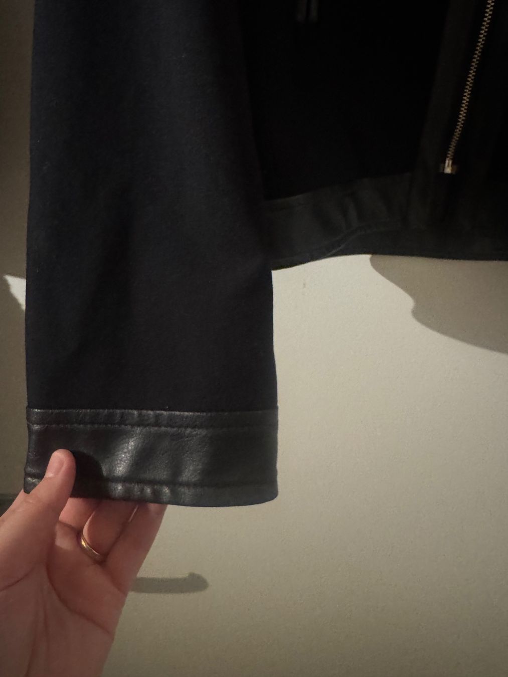 Giacche: Schwarzer Blazer mit Lederdetails, Grösse S / M – Usato da Künten venduto da bel_6wn2 2